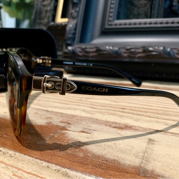 COACH sunglasses..gorgeous!! Cat eye gradient lenses w/clamshell case. - Picture 2 of 7